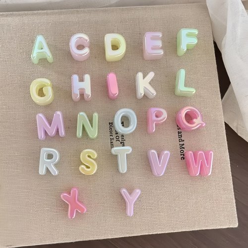 UV渡彩透明大孔字母串珠手机链