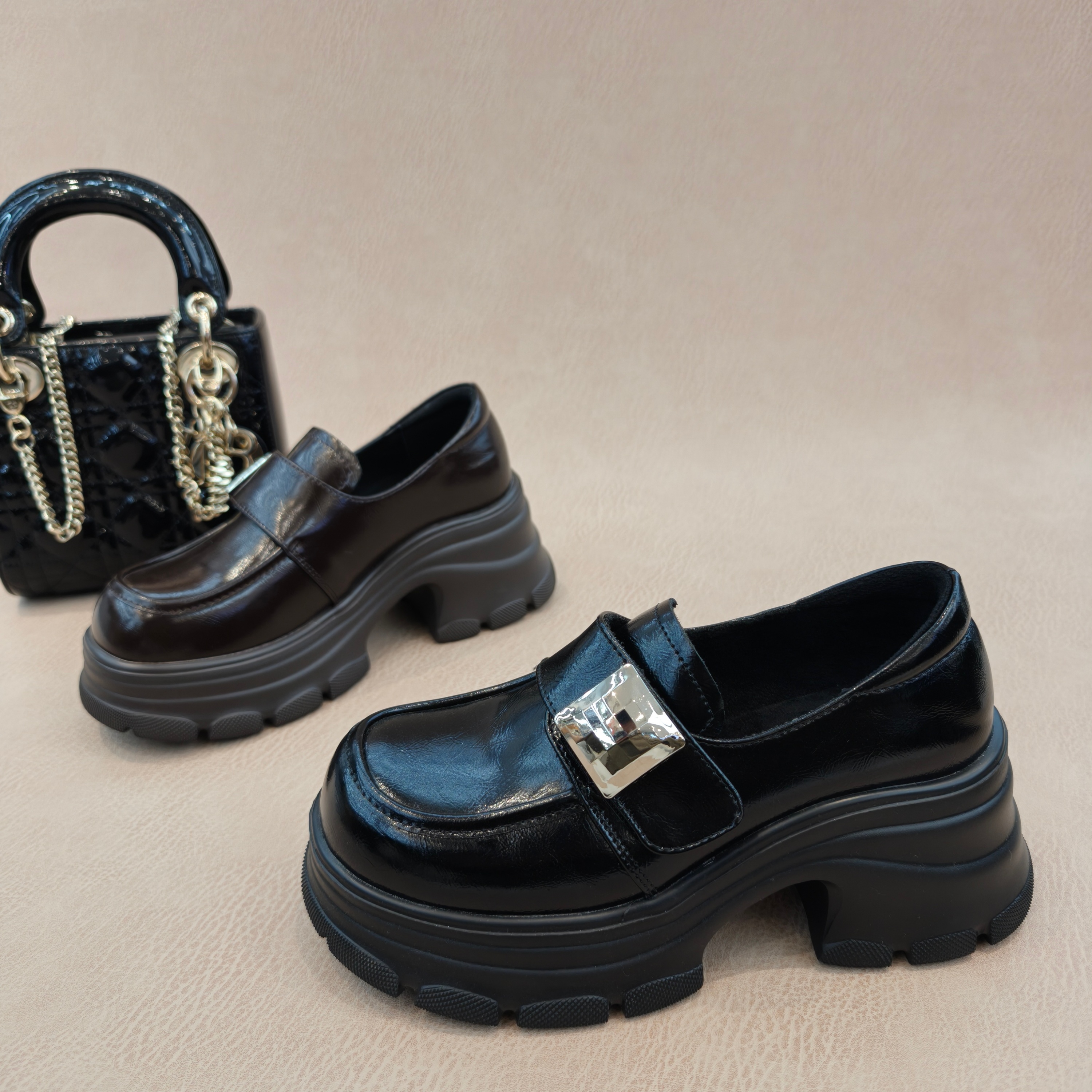 2025秋冬新款时尚乐福鞋