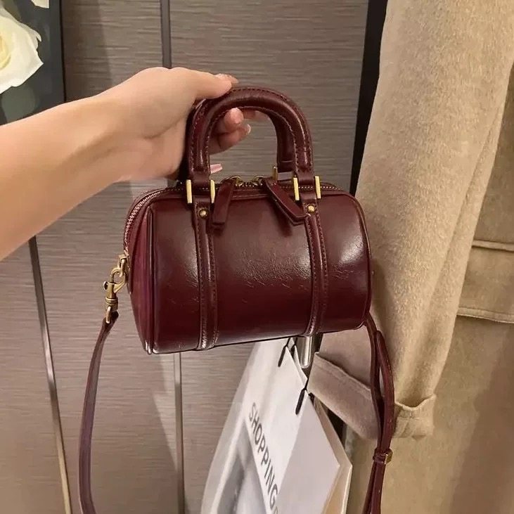 高级感复古软皮枕头包包女2026新款百搭圆筒包轻奢手提斜挎包