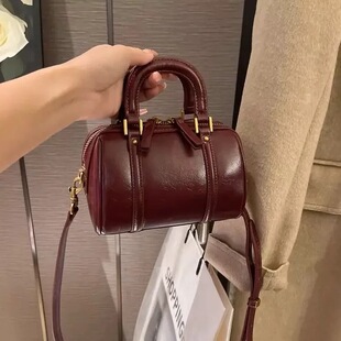 高级感复古软皮枕头包包女2026新款百搭圆筒包轻奢手提斜挎包