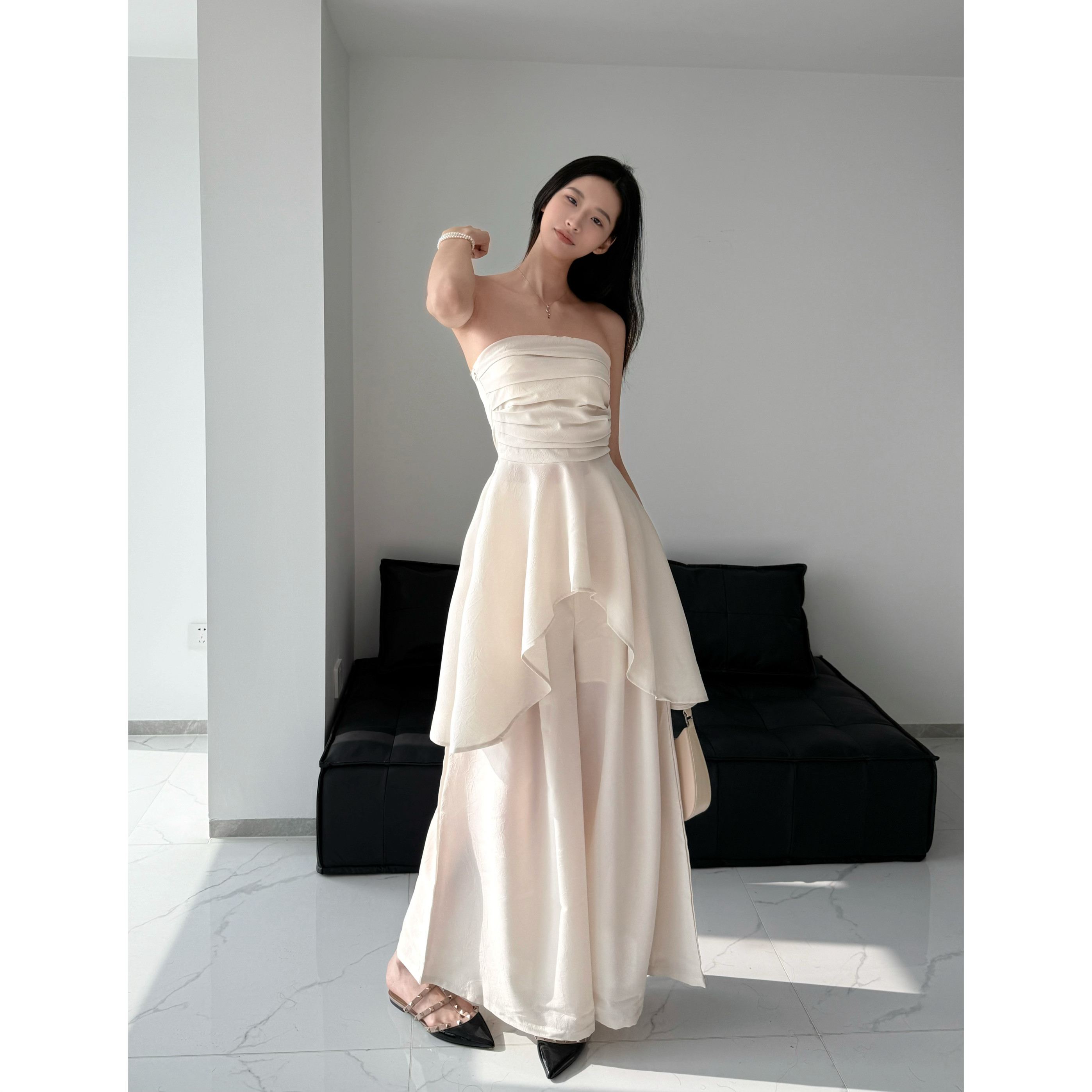HOUHOU高级感纯欲风2026春季新款气质缎纹显廋抹胸套装连衣裙子女