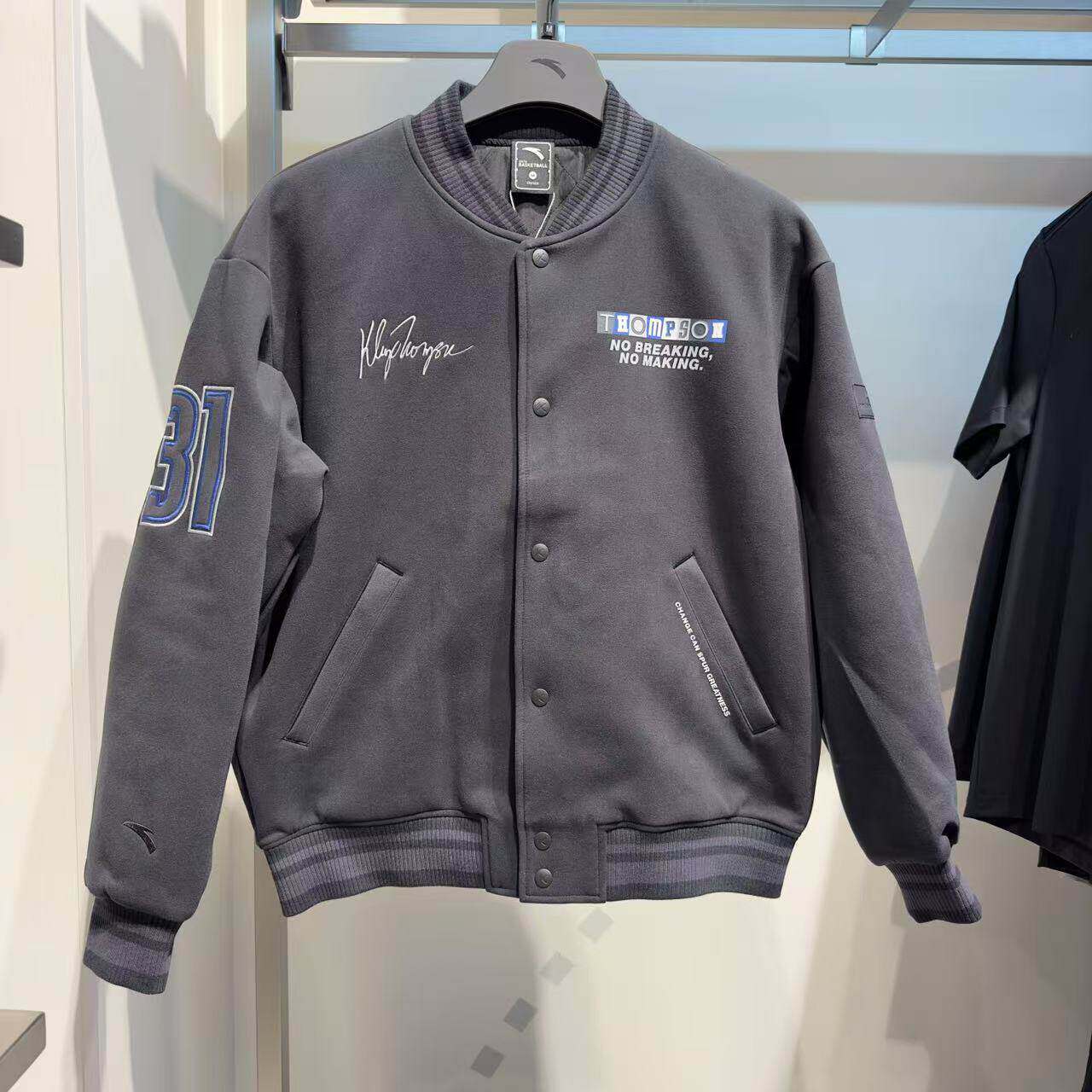 安踏加厚棒球服夹克男装2026冬季新款复古拼接休闲外套 152541801