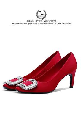 LUKE红色婚鞋2025春秋新款细跟RV水钻绸缎方扣高跟鞋浅口圆头