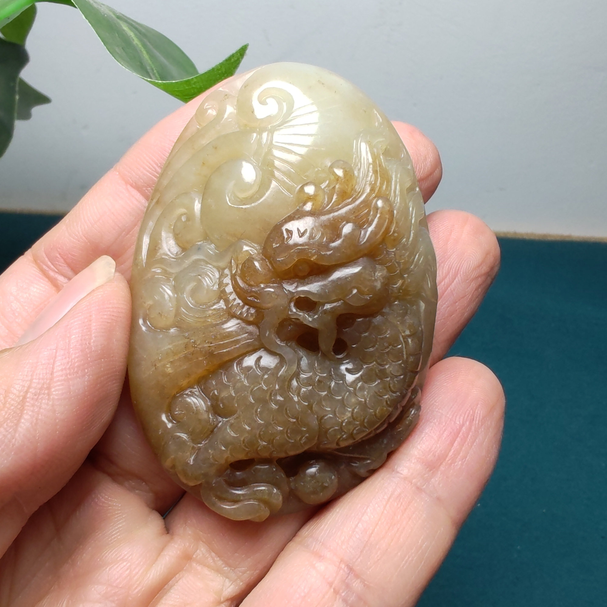 和田玉糖青白玉生肖龙吊坠苏工精雕保真细腻油润男女国风龙行天下
