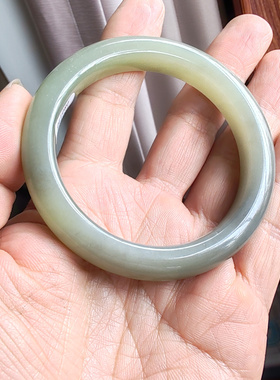 送证书和田玉烟灰色浅翠青手镯玉镯子大圈口59mm+特色女神春带彩