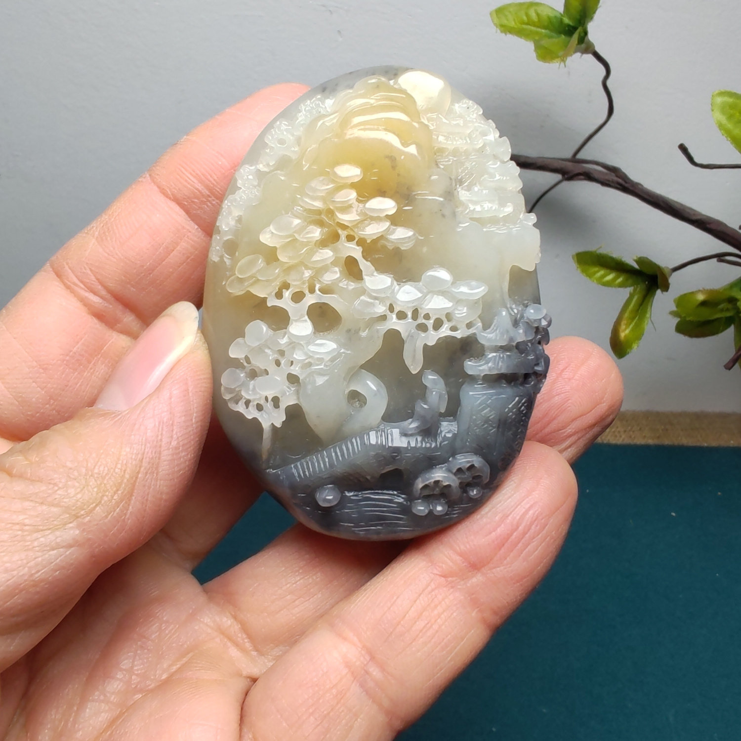 新疆和田玉青花糖青白玉山水手把件三色苏工精雕男女国风宁静致远