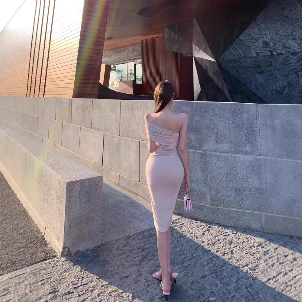 Chill巧儿 韩系贵感姐姐 粉色斜肩连衣裙女中长款收腰显瘦包臀裙