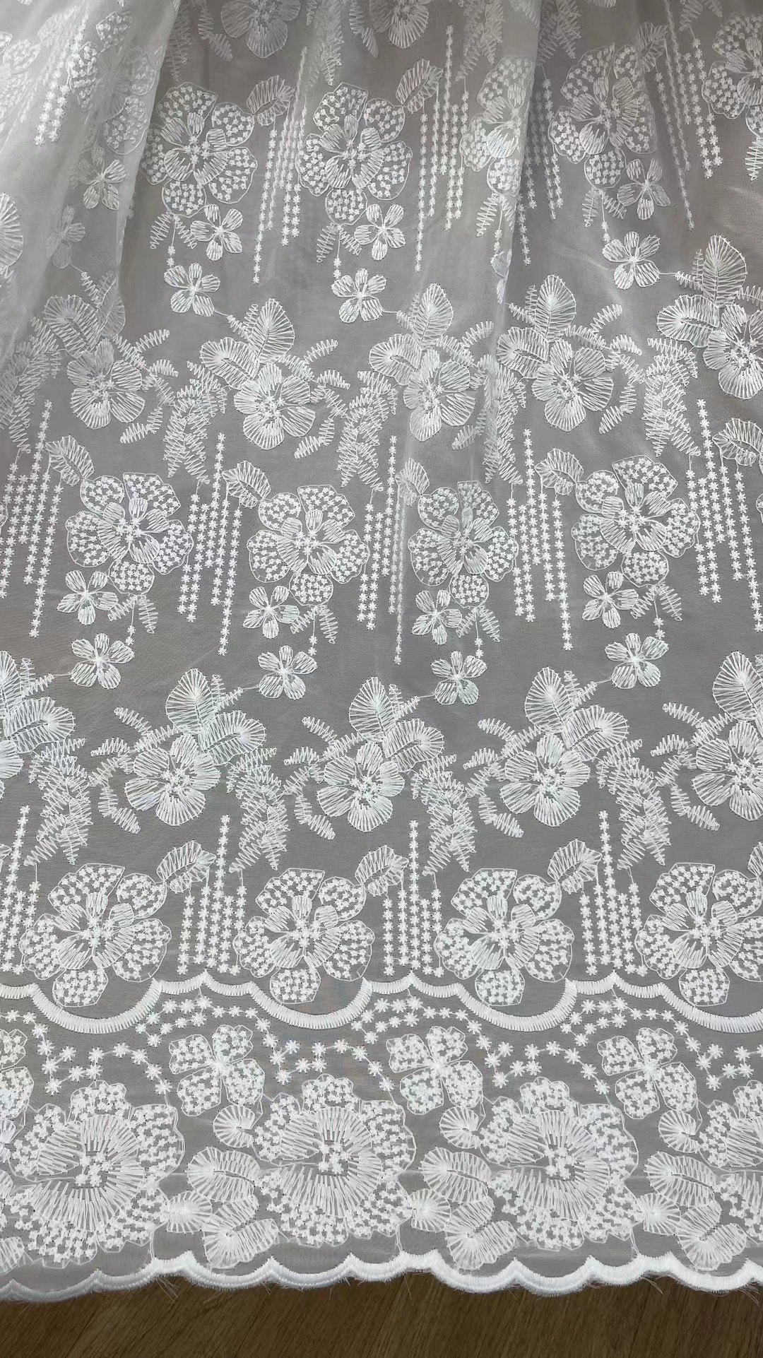 蕾丝雪纺网红布料连衣裙婚纱服装水溶绣花波浪边植物花朵面料薄款