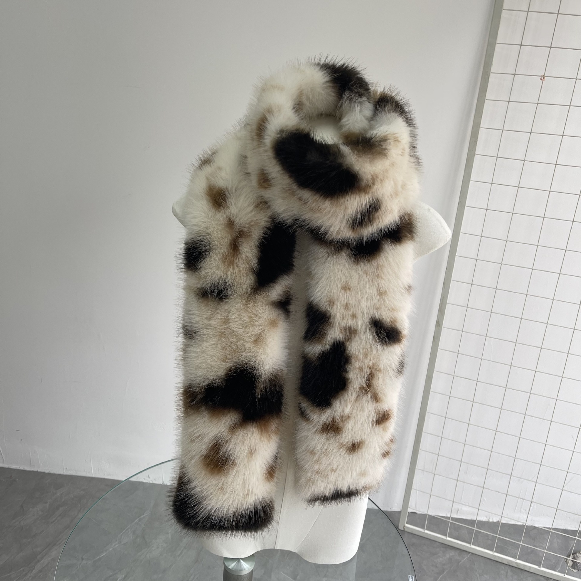 Sumyee千禧辣妹豹点围巾女亚文化时尚保暖围脖加绒加厚仿兔毛围巾