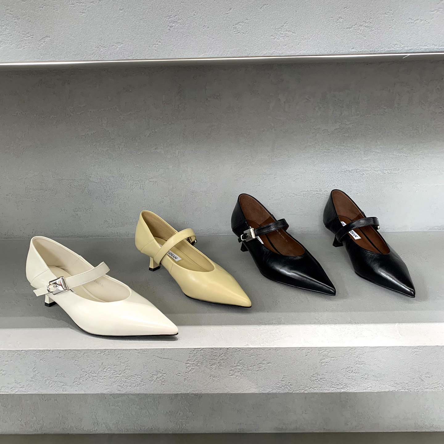 欧洲站女鞋2026春季新款欧货真皮浅口绑带尖头时尚高跟鞋女细跟潮