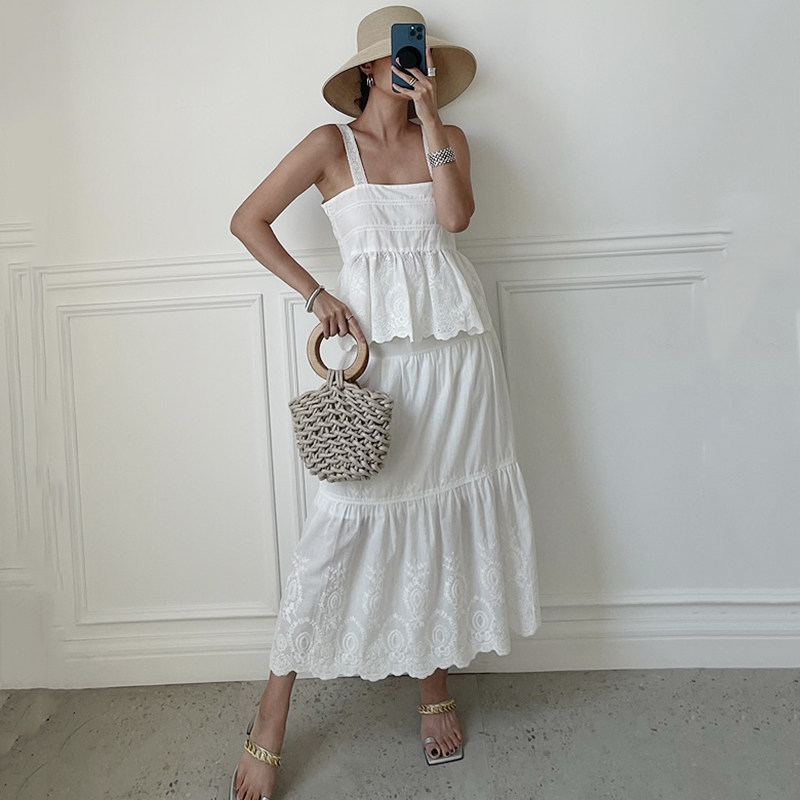 韩国东大门时尚方领无袖蕾丝吊带背心+白色刺绣镂空半身裙女套装
