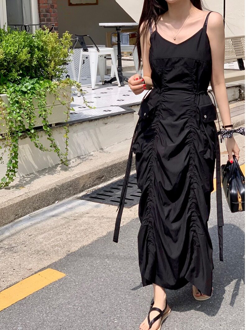 韩国褶皱收腰抽绳开叉吊带连衣裙