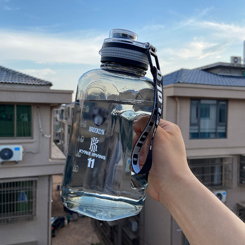 科比库里詹姆斯欧文运动水壶健身篮球水桶男大水杯网红吨吨桶便携
