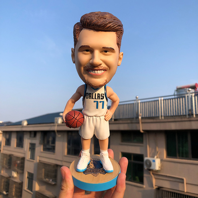 篮球球星公仔詹姆斯科比库里欧文手办摆件摇头玩偶家居创意礼品