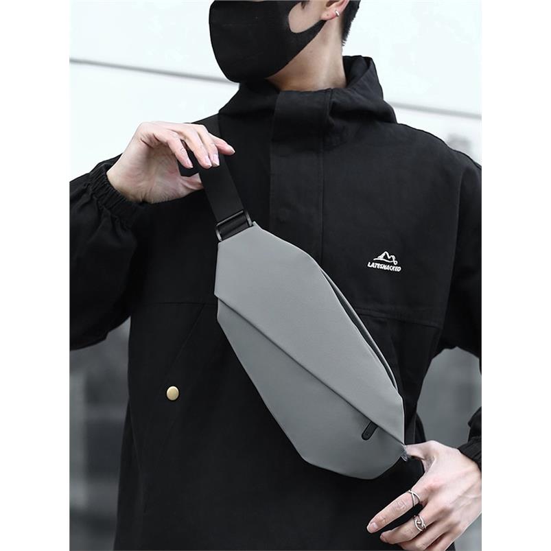 胸包男士ins运动单肩包休
