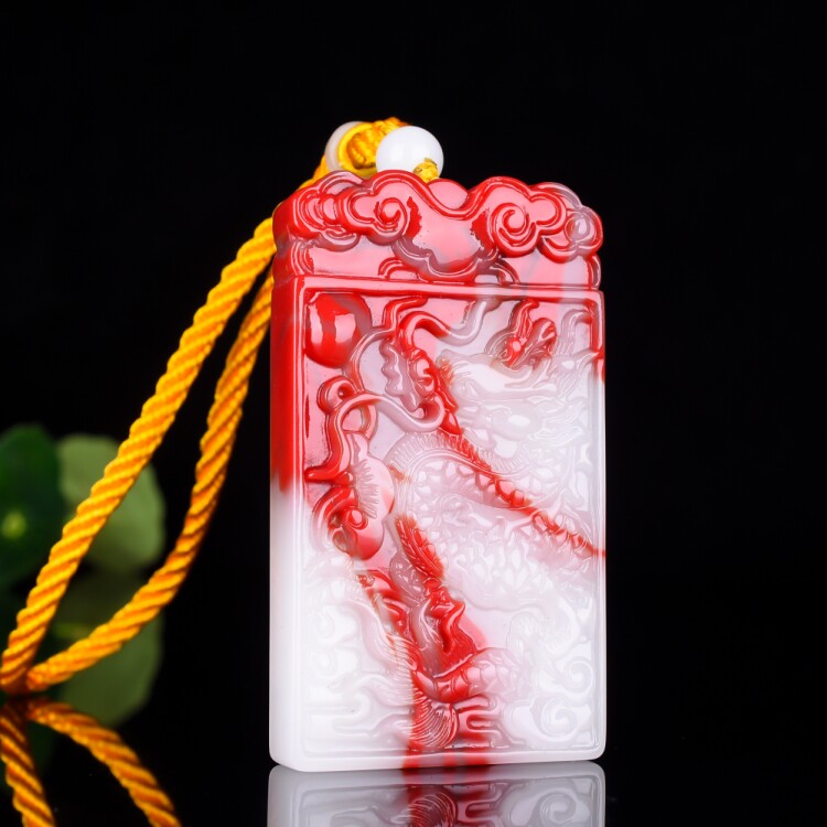 天然新疆和田玉龙牌手把件鸡血玉挂件生肖龙平安牌把玩件玉石挂件