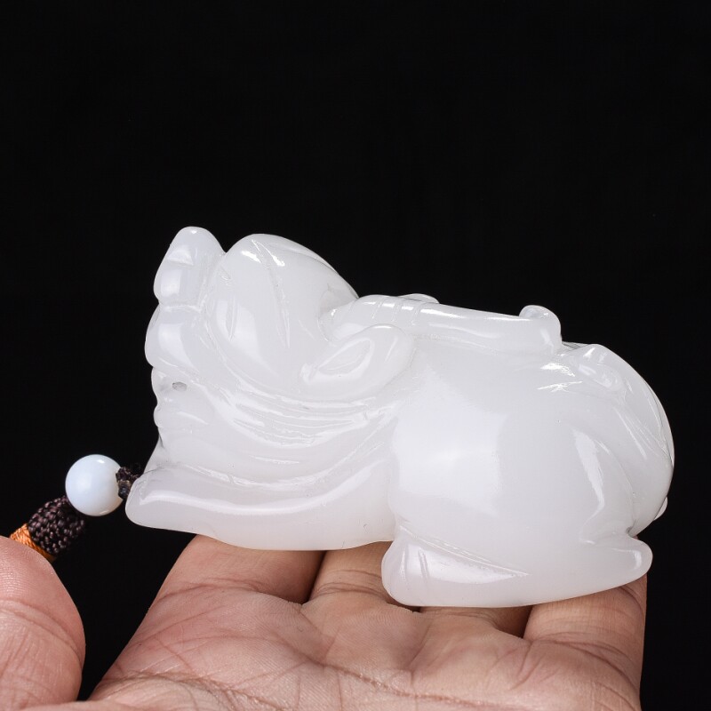 新疆和田玉貔貅手把件招财玉貔貅手玩件天然玉石小摆件挂件精雕