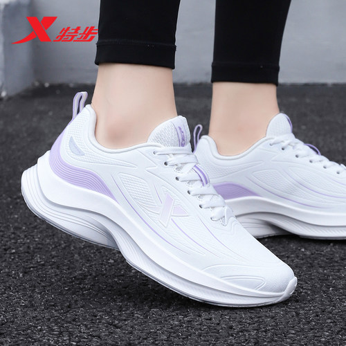 特步秋冬皮面软弹健身慢跑运动鞋