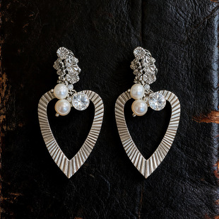 冷冽自由心 黄打屁原创设计复古小众爱心闪甜仙珍珠925银耳钉耳夹