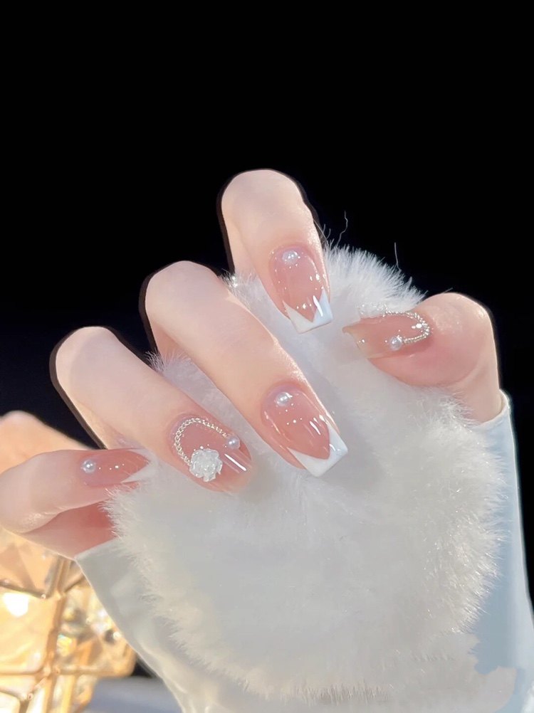 新娘高级感美甲贴片手工定制成品孕妇显白穿戴甲小众冰透色假指甲