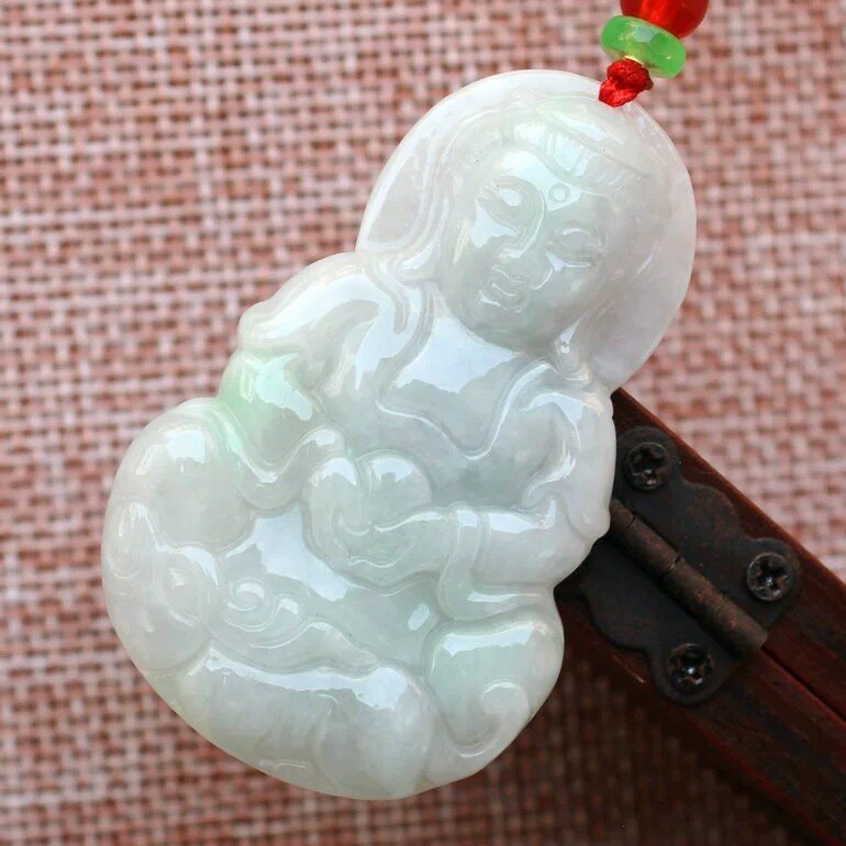 缅甸翡翠吊坠玉石观音吊坠