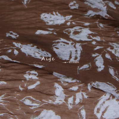 半透微筋骨 深棕色蓝色花朵印花微褶肌理天丝麻棉麻面料旗袍布料