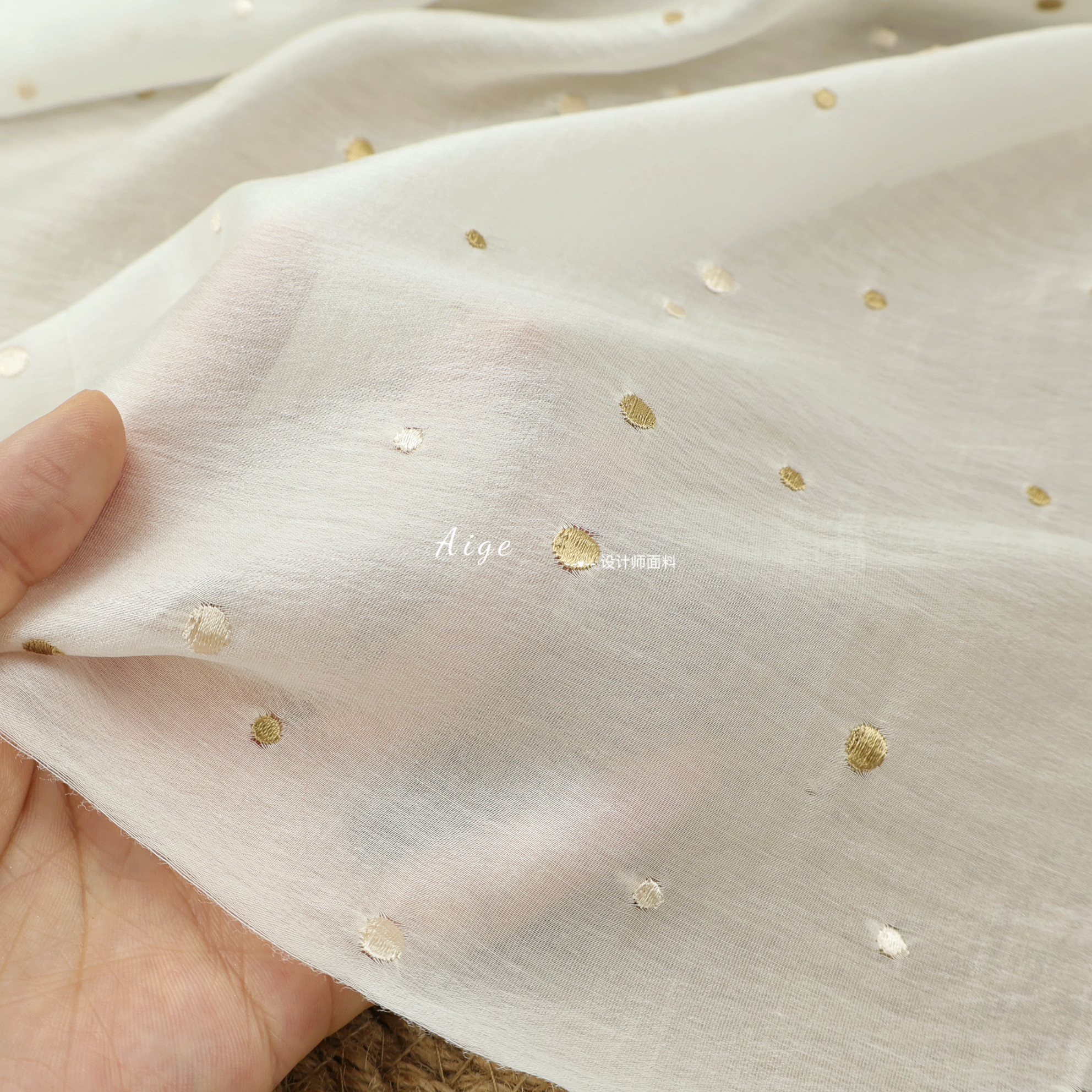 亲肤半透 奶白色金色波点刺绣提花天丝麻亚麻面料汉服旗袍裙布料图片