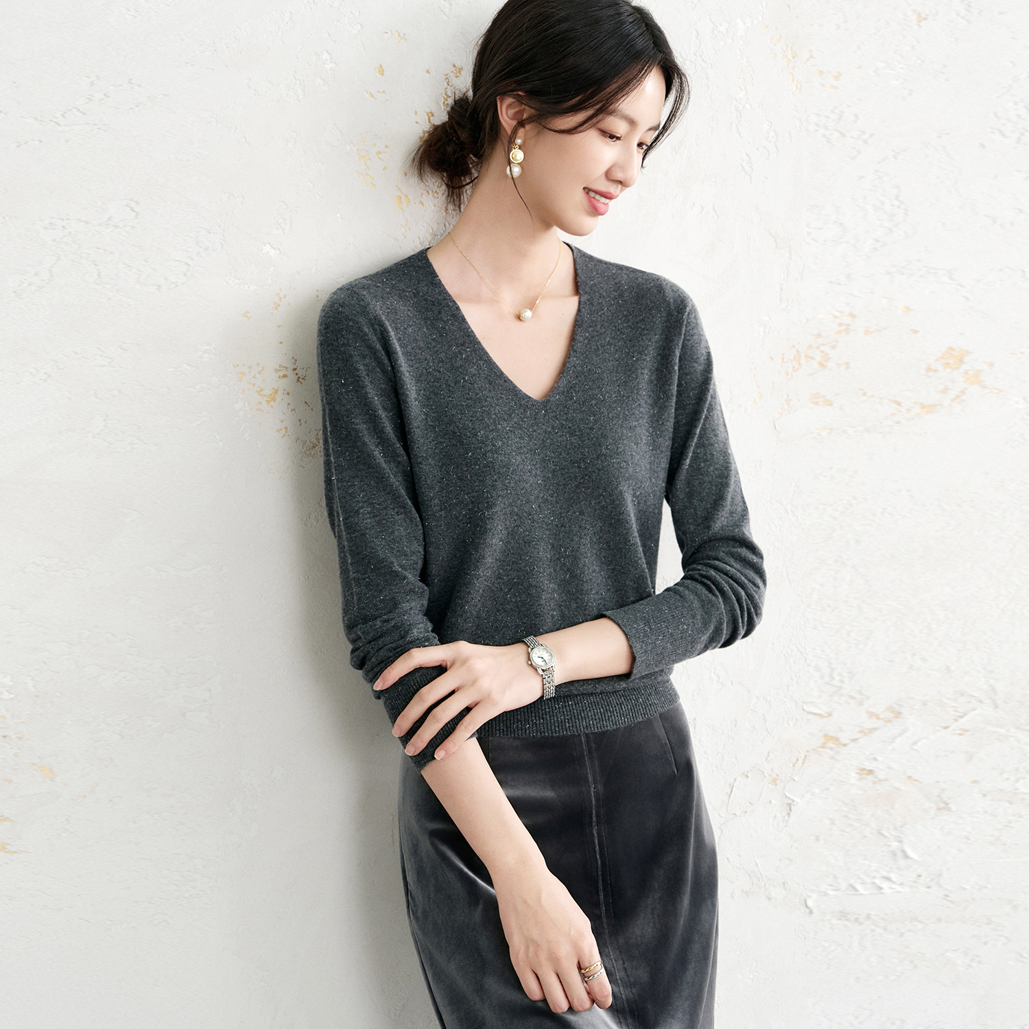 OFFIY羊毛羊绒亮丝V领毛衣针织衫