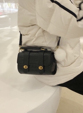 PP自制/法式小众鳄鱼纹斜挎包冬季新款手提包百搭时尚小方包女