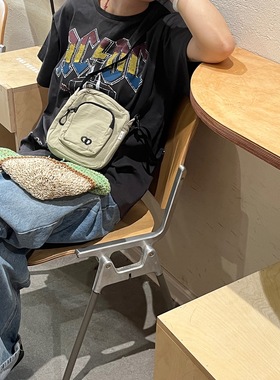 WINNOWX UNI PERRO 轻量化城市户外休闲便利收纳斜挎小背包