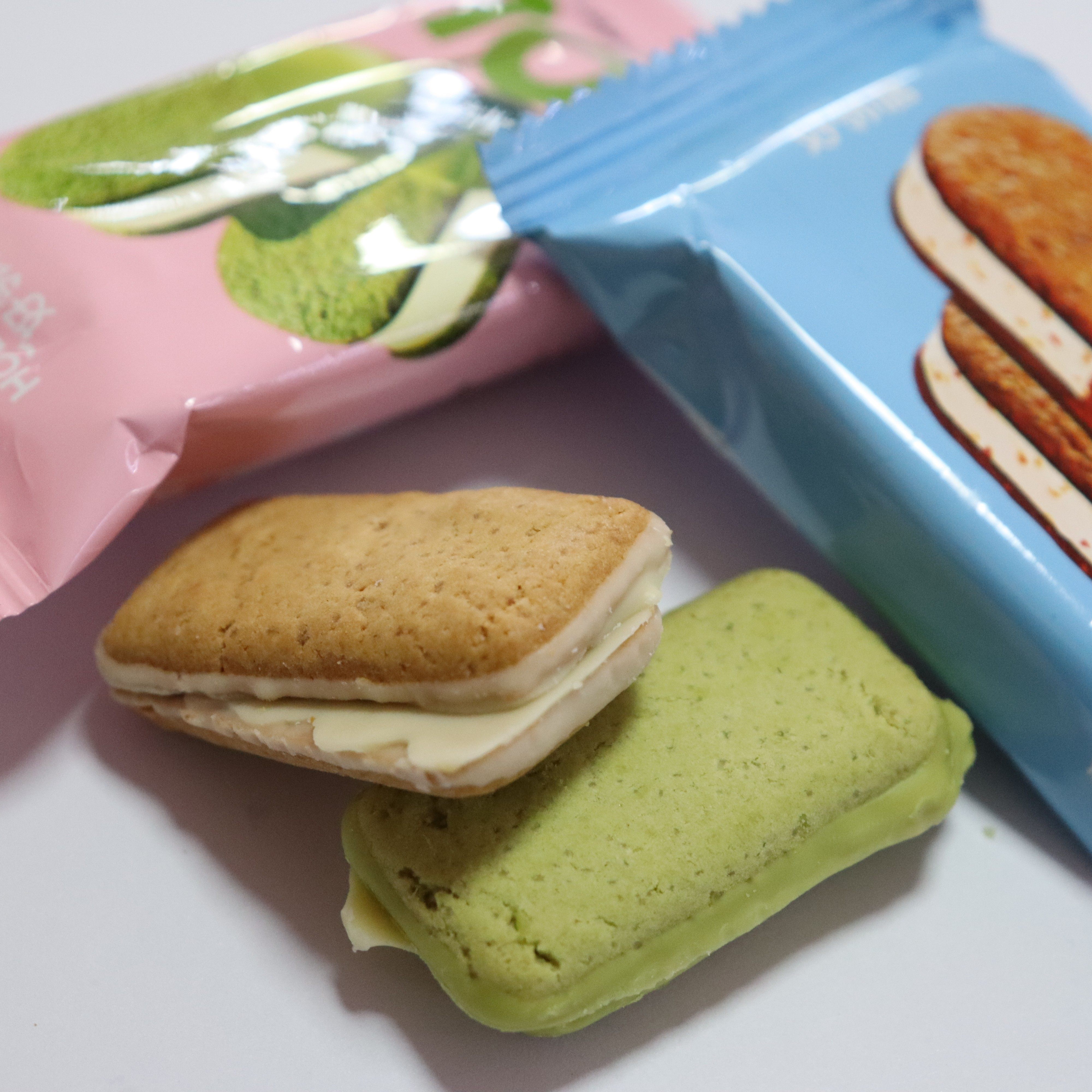 好邻居爱刻抹茶焦糖夹心曲奇饼干散装休闲小零食结婚庆喜饼干喜糖