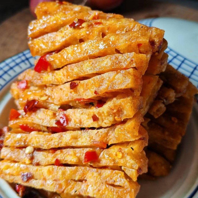 3大块香辣拉丝油炸豆腐零食下饭超好吃新化冷水江特产麻辣豆腐干