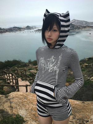 猫耳朵喇叭袖棉质弹力长袖帽衫