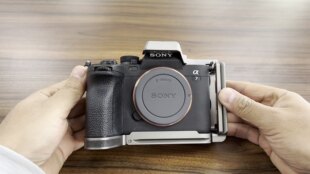 GABALE适用索尼A7M4L型快装板 兼容A1 A7S3 半兔笼 手柄 L板