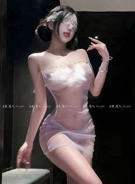 情趣性感细闪低胸荡领吊带包臀裙