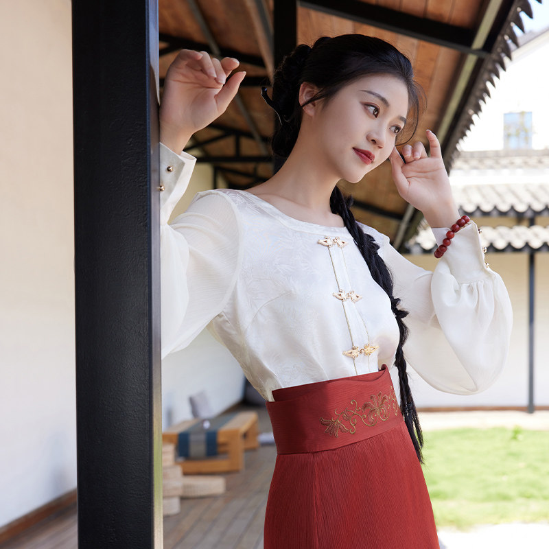 听旬汉服订婚敬酒服改良旋裙图片