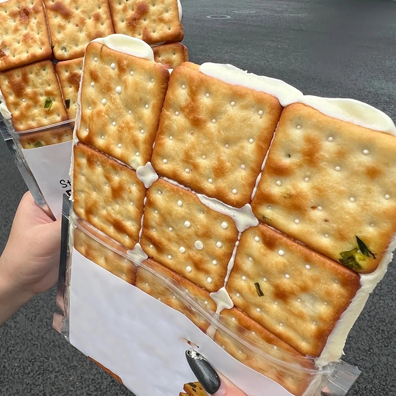 一整个治愈住了！抹茶香葱牛轧饼干古早休闲零食手撕牛轧夹心饼干