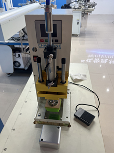 恰缝科技商标移印机F180裁片款印标设备袜子厂短裤生产厂家印标机