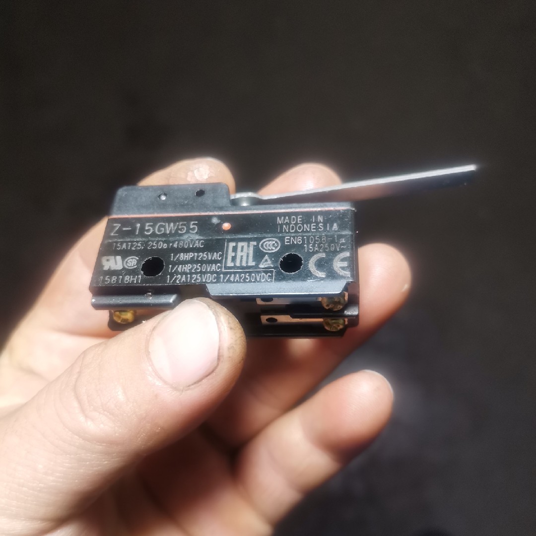 自动车床配件 攻牙开关 OMRON欧姆龙微动开 行程开关 Z-15GW55