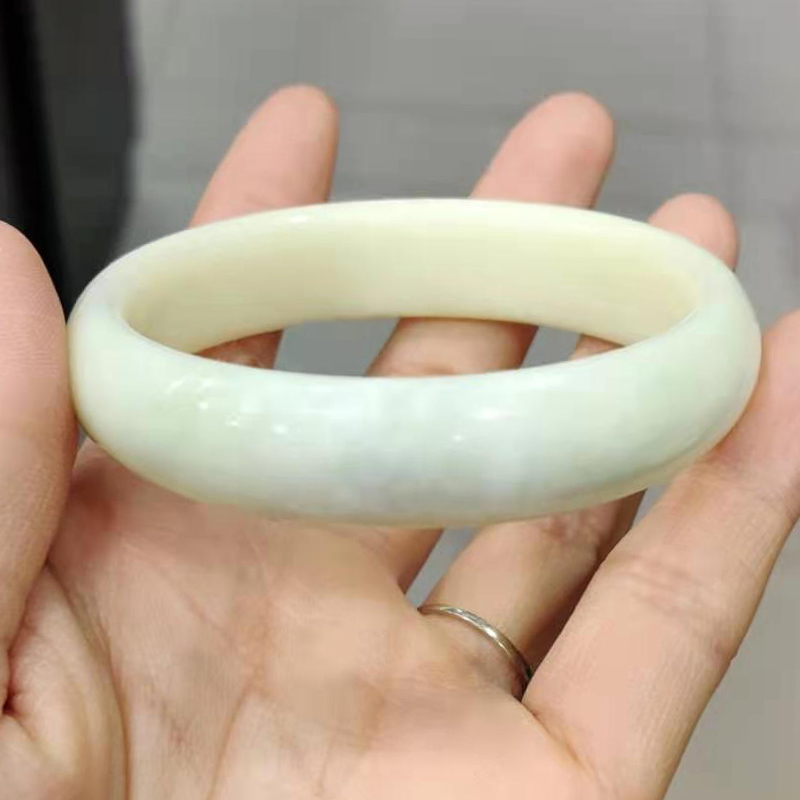 兵马俑镯子象牙白黄色飘花蓝田玉