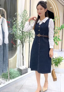 欧货收腰显瘦牛仔背心连衣裙女2023秋季新款长袖衬衫牛仔裙两件套
