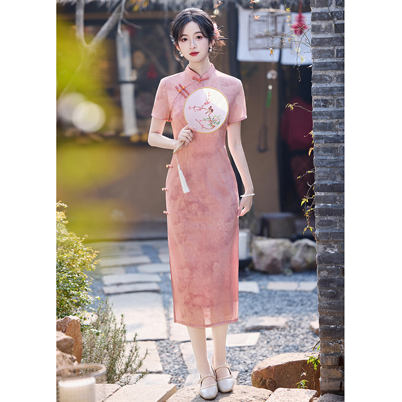粉色旗袍少女清新可爱长款2025年夏季新款新中式修身小个子连衣裙