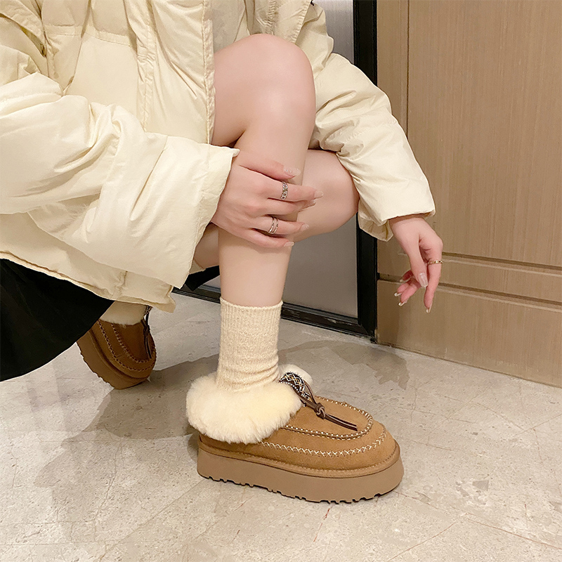 2025冬季新款羊皮毛一体保暖厚底雪地靴冬季外穿加绒车缝线毛毛鞋