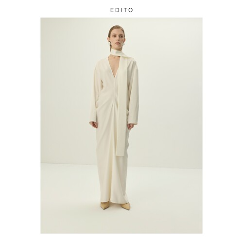 EDITO米白缎面垂褶连衣长裙