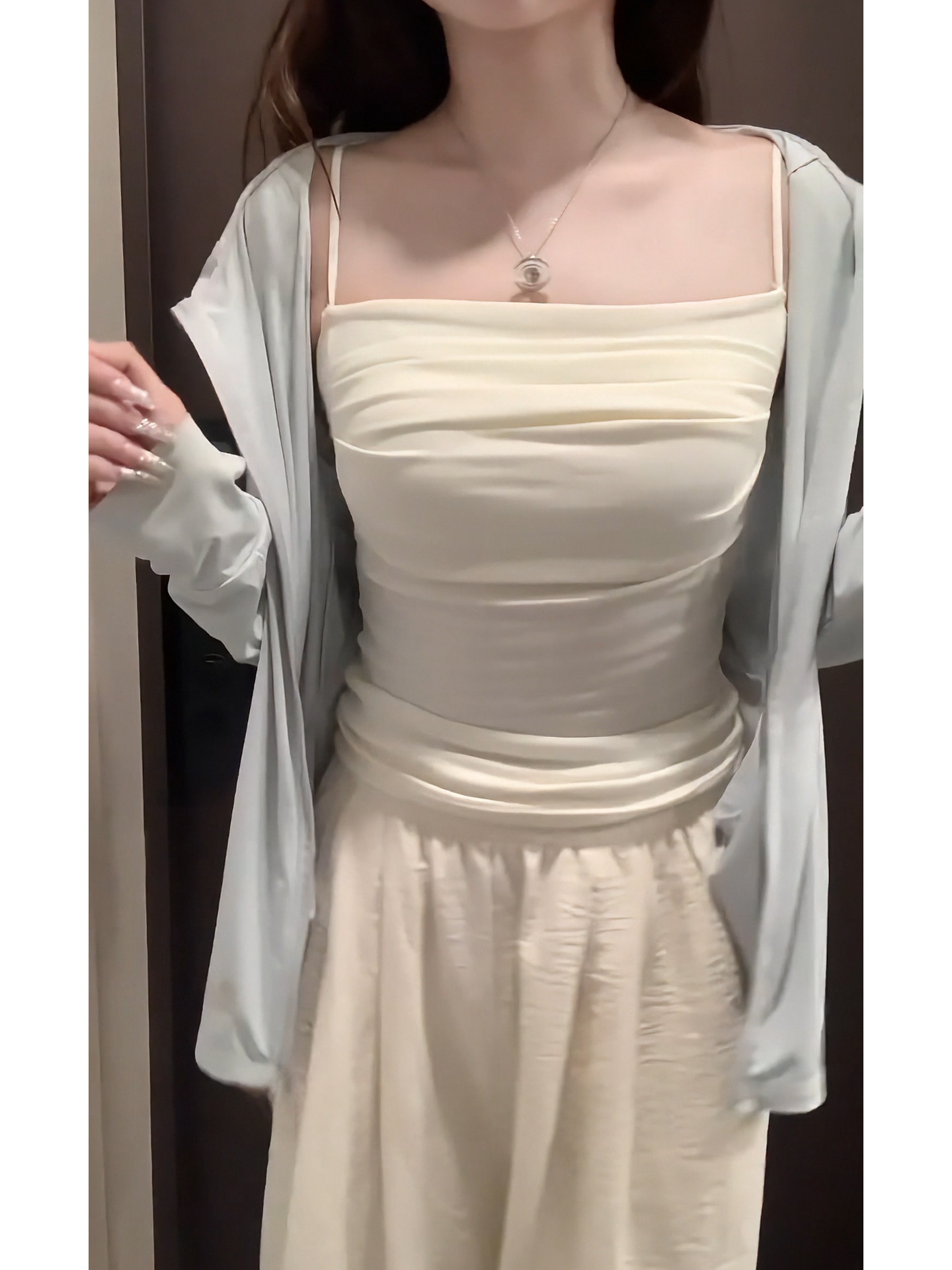 Plus-Size Pure and Sexy Style Pleated Camisole for Women with Chest Pads, Suitable for Autumn and Winter, with a Beautiful Back Design, Can Be Worn as an Inner Layer or as a Top