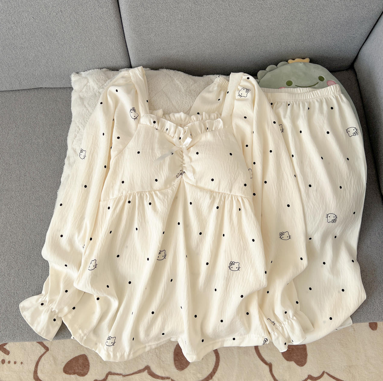 甜美卡通KT猫印花方领带胸垫睡衣女春秋新款云朵棉长袖家居服套装