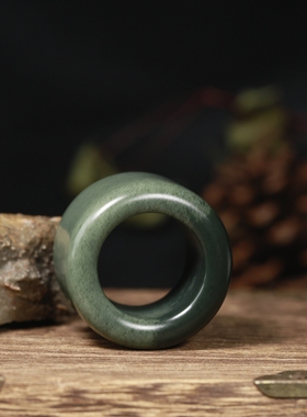 和田玉籽料沙枣青苏工玉扳指