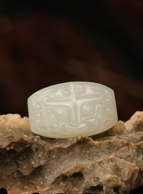 玉德堂和田玉苏工白玉饕餮纹手牌