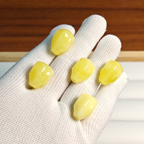 热销爆款非天然琥珀蜜蜡满蜜飘花鲨鱼背三通散珠DIY文玩配饰