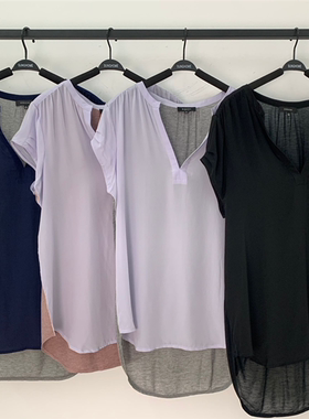 aritzia babaton 拼真丝短袖T恤 V领宽松款撞色上衣